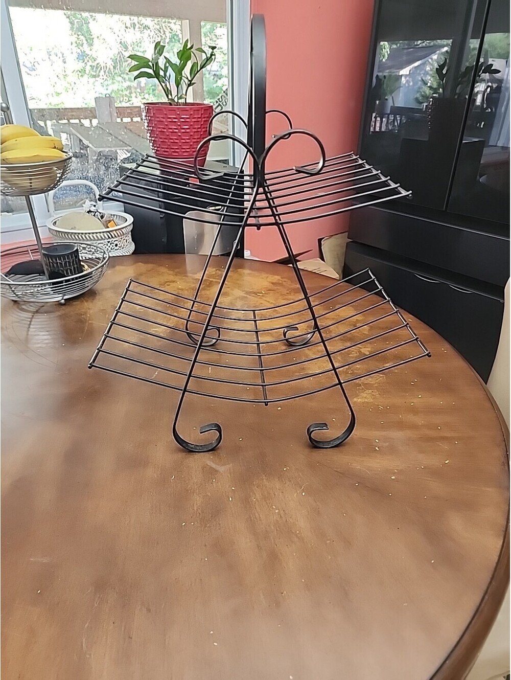 Vintage Black Metal 2 Tier Magazine Rack PLATE STAND TOWEL STAND STORAGE DECOR